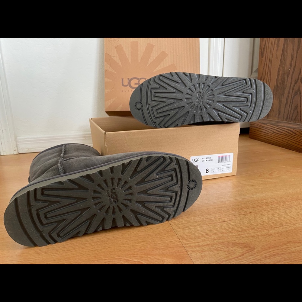 UGG BOOTS - Picture 3 of 3
